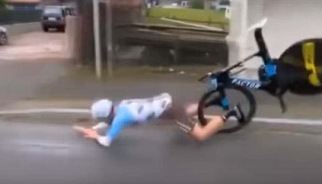 Tour della Moselle, a Maxime Roger si spezza il manubrio a 70km/h