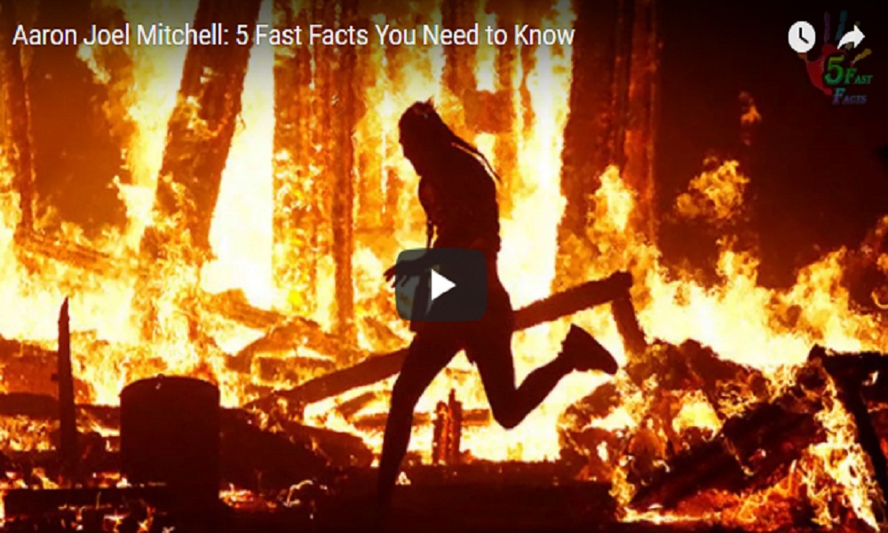 Burning man: uomo si getta in mezzo alle fiamme e muore