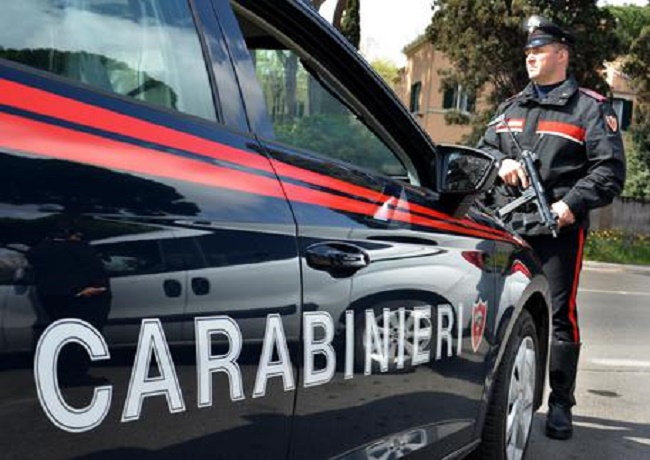 Mugnano (Napoli): ragazza si aggrappa all'auto dell'ex, viene trascinata e muore