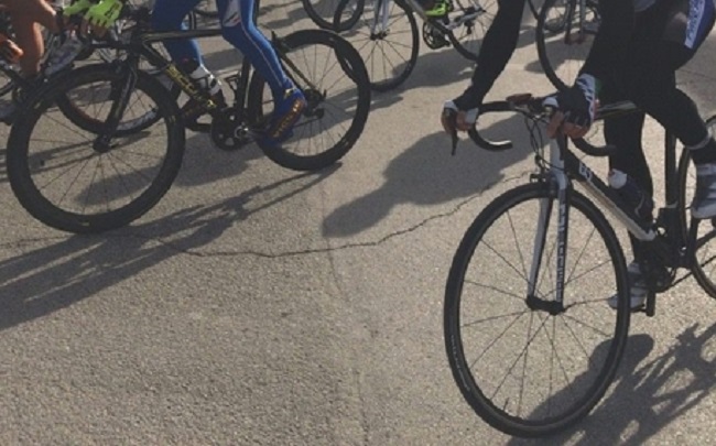 Civitanova Marche: pirata della strada investe gruppo di ciclisti e scappa, uno è grave