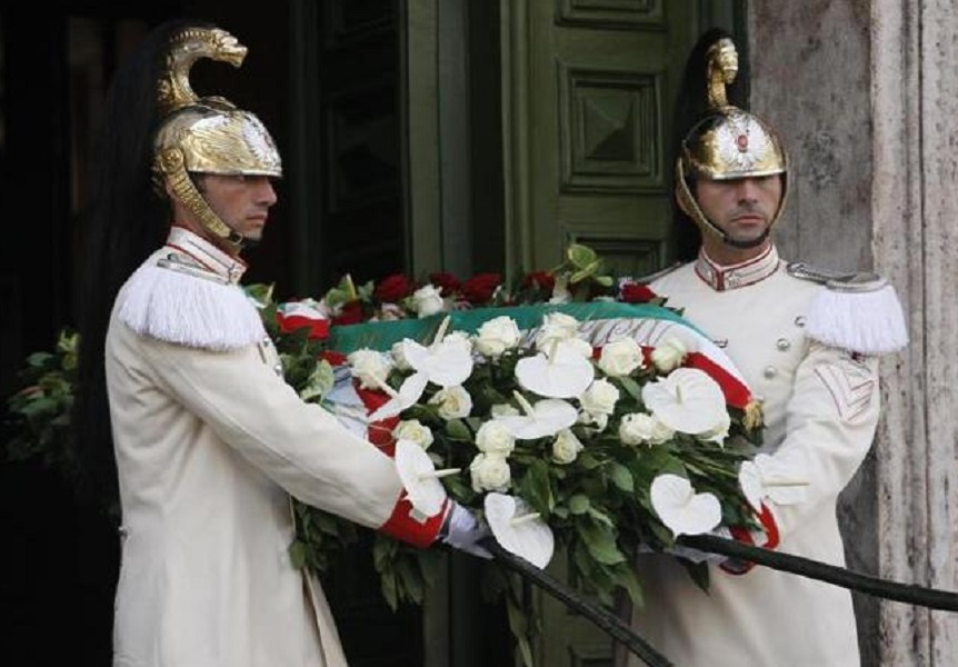 Giunta Milano: "Corona unica per caduti partigiani e Repubblica Salò". Anpi protesta
