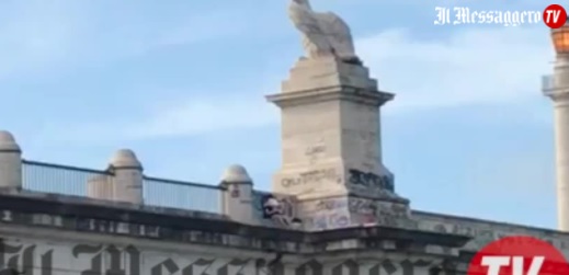 Roma, coppia di teenager filmata mentre ha rapporto a Corso Francia