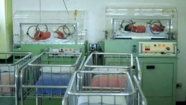 Lodi, bimbo ingoia una pallina: muore dopo due giorni di agonia