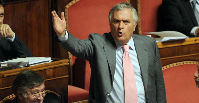 Vincenzo D'Anna corre per la presidenza dell'Ordine, insorgono le biologhe: "Sessista, rinunci"