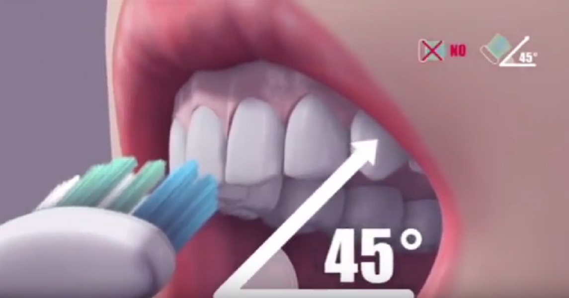 Lavarsi i denti, ecco come mettere lo spazzolino e quando risciacquare