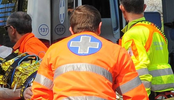 Parabiago, cade a scuola e batte la testa: gravissimo 13enne