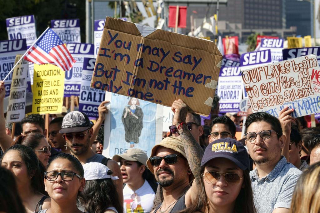 Usa, Trump cancella piano Dreamers: proteste e scontri. Obama: "Sbagliato e crudele"