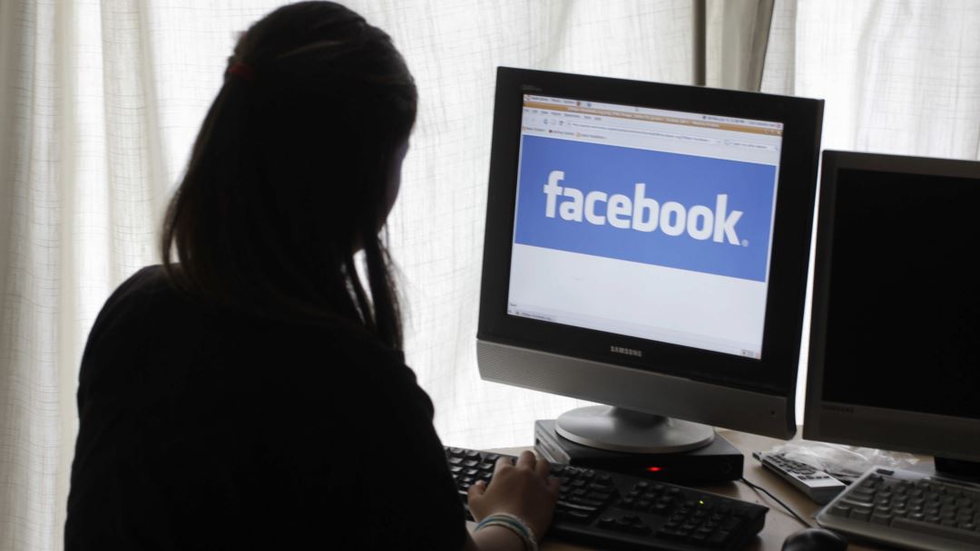 Milano, scrive su Fb: "Sono incinta, vendo mio figlio al miglior offerente". Poi si difende: "Sono un troll"