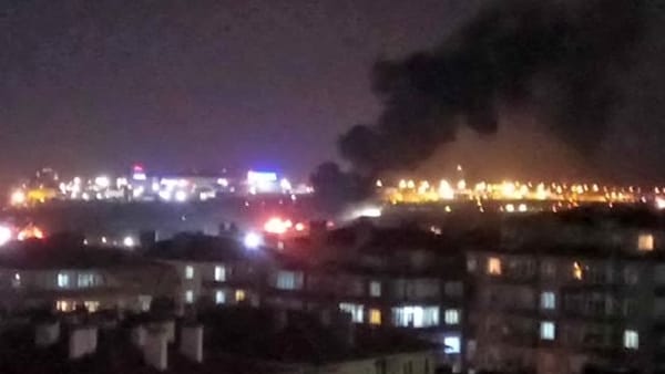 YOUTUBE Aereo privato si schianta all'aeroporto di Istanbul