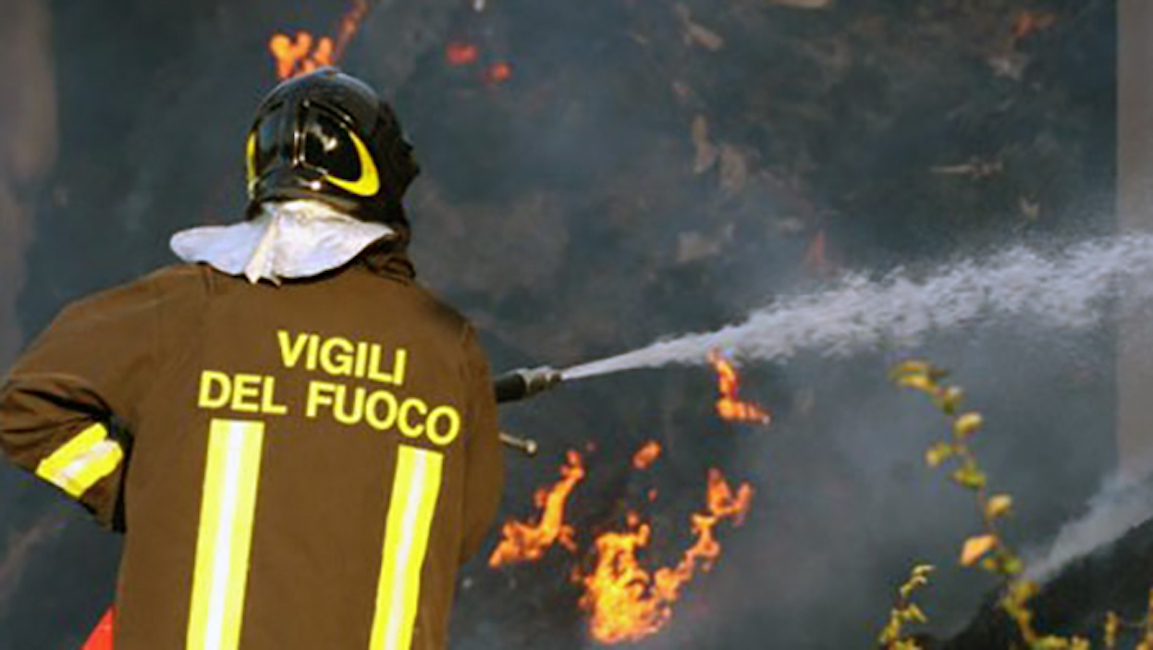 Cagliari, palazzina a fuoco: corto circuito di frigoriferi come a Grenfell Tower