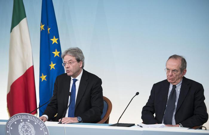 Def, via libera. Gentiloni: "Manovra non sarà depressiva"