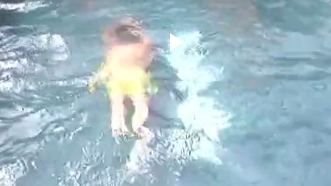 Grande Fratello Vip, Ignazio Moser perde il costume in piscina VIDEO