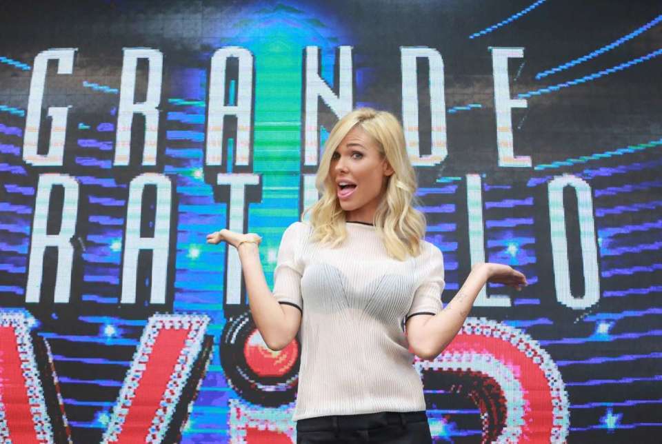 Grande Fratello Vip, Ilary Blasi si scusa per la doccia bollente per Cecilia Rodriguez