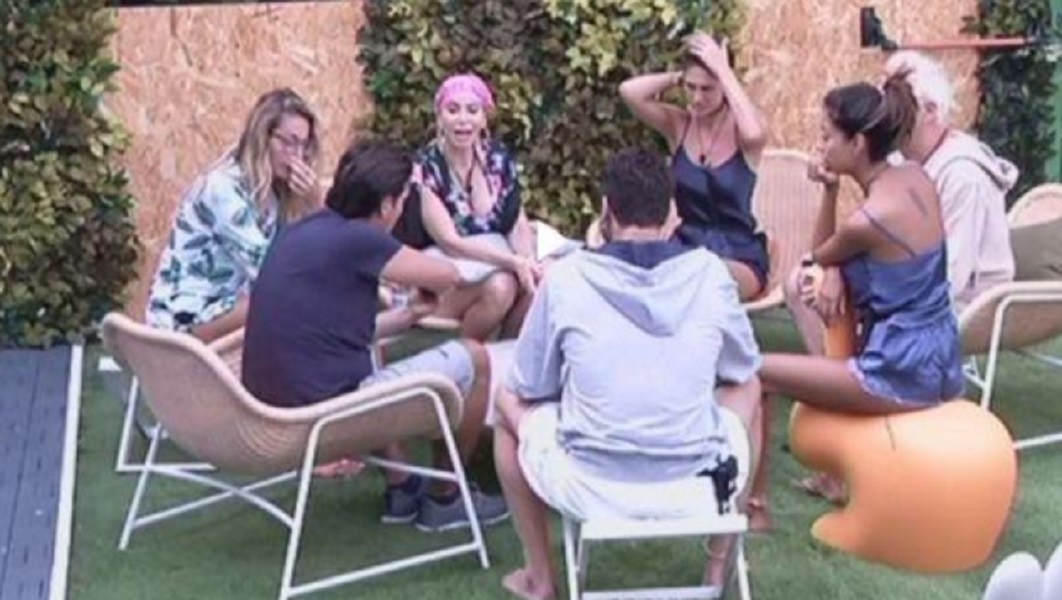 Grande Fratello Vip, Simona Izzo stuzzica Jeremias e Carla