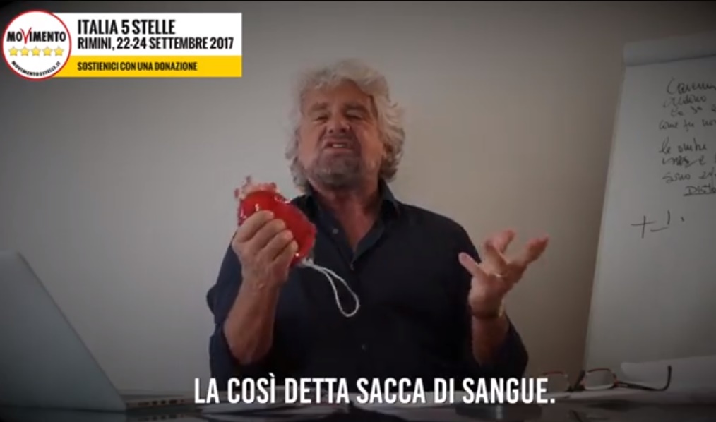 Grillo": "Il nostro sangue per M5S". Poi tira fuori una sacca di plasma