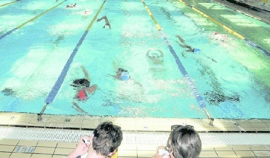 Venezia, foto e video spinti tra una nuotatrice minorenne e l'allenatore 40enne: denuncia in procura