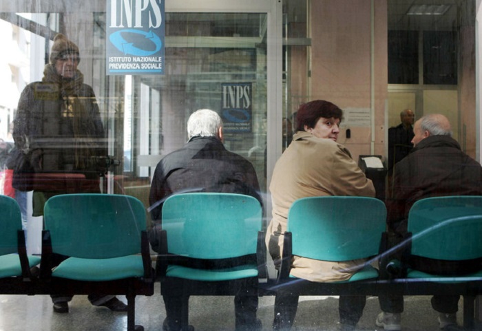 Pensioni, donne alla stessa età degli uomini. E perché no? Anzi sì, proprio sì