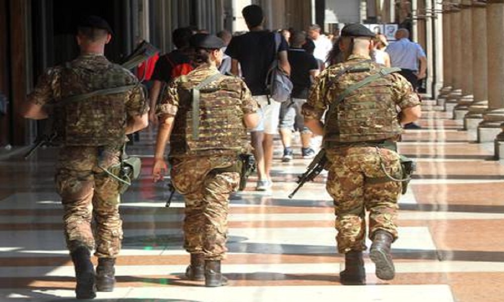 Isis a Caserta, il dossier degli 007: "Alcune moschee sotto controllo"