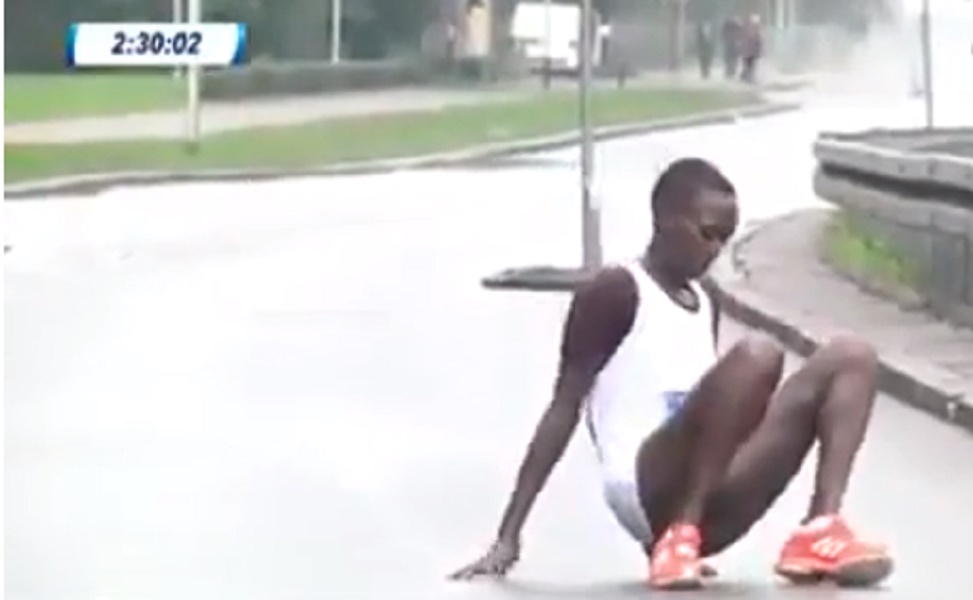 Maratona Varsavia, keniana si accascia al traguardo