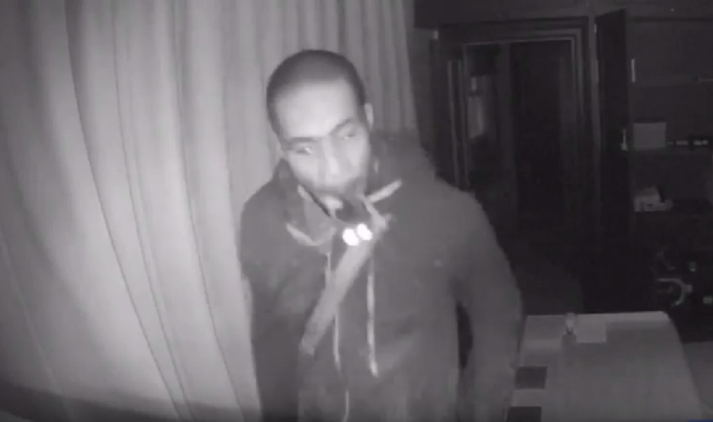 Londra: il ladro con la torcia in bocca ruba Rolex da 2mila sterline