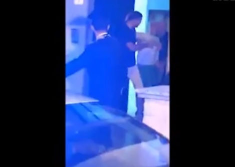 Noemi Durini, fidanzato sfida la folla e rischia il linciaggio