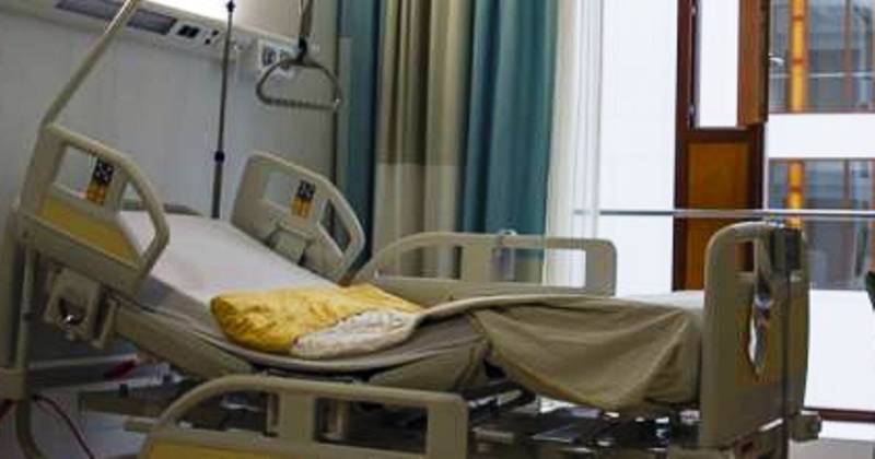 Salerno, si opera al naso ma quando si sveglia dall’anestesia parla inglese. Solo tre ore dopo...