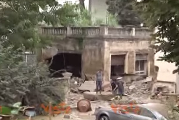 YOUTUBE Livorno: il palazzo inondato dal fango dove è morta un'intera famiglia