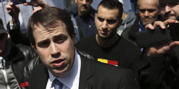 Belgio. Laurent Louis, politico negazionista, condannato: dovrà visitare lager per 5 anni