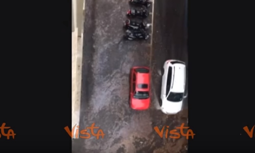 Maltempo Roma, strade allagate e metro in tilt VIDEO