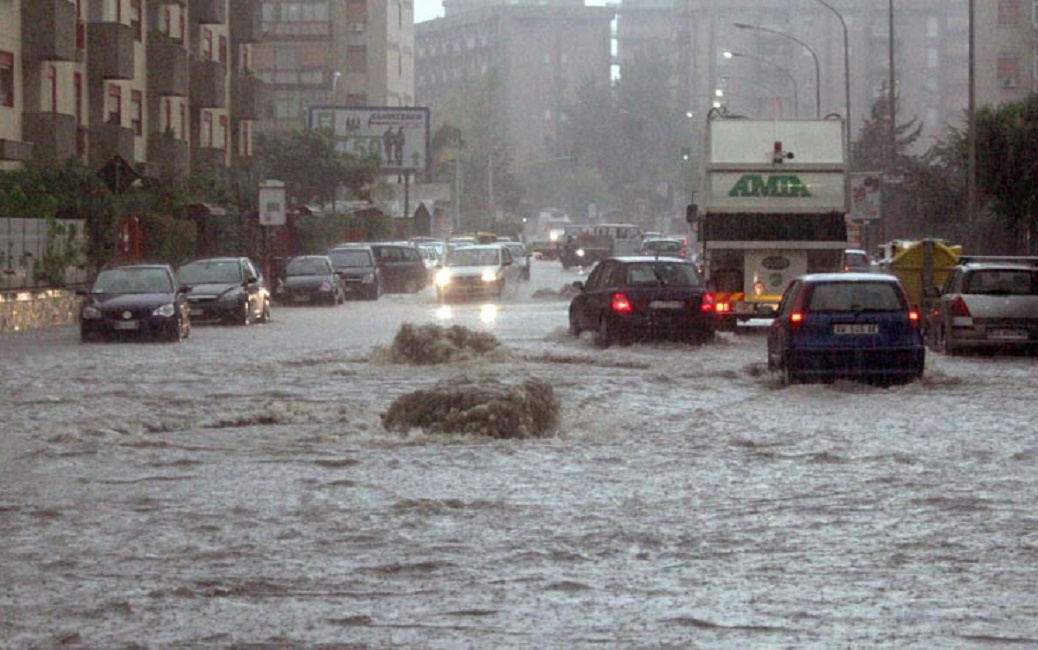 Meteo, maltempo in arrivo: nubifragi e grandinate, l'Estate è finita