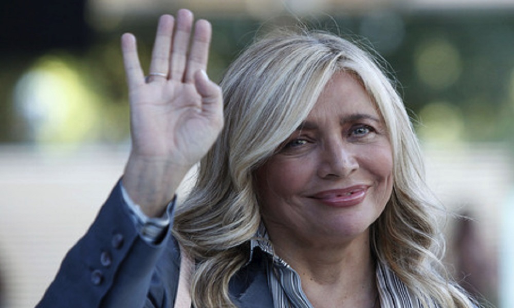 Mara Venier, piccolo incidente domestico: dito del piede fratturato