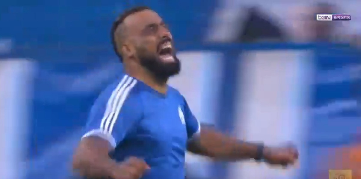 Tifoso Marsiglia, calcio d'inizio e poi...segna pure