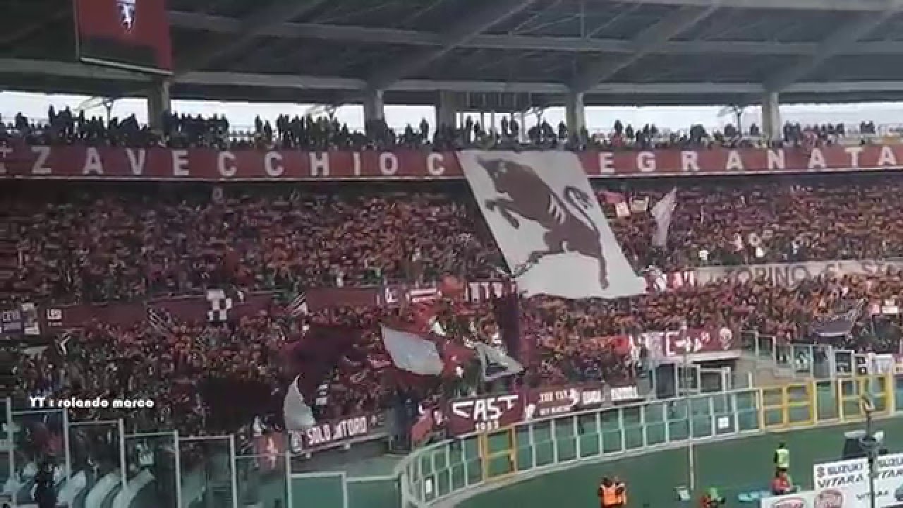 Juventus-Torino, striscione tifosi granata: "Dal 1897 padrini a Torino"