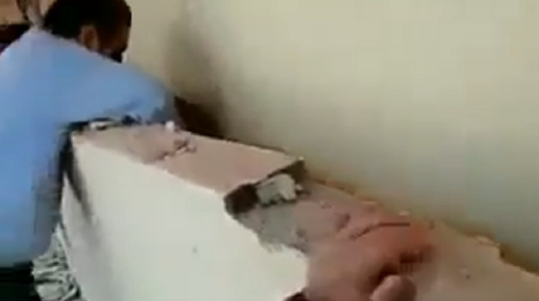 Terremoto Messico, soccorritore conforta bambino sotto macerie: "Vieni qui amore mio"