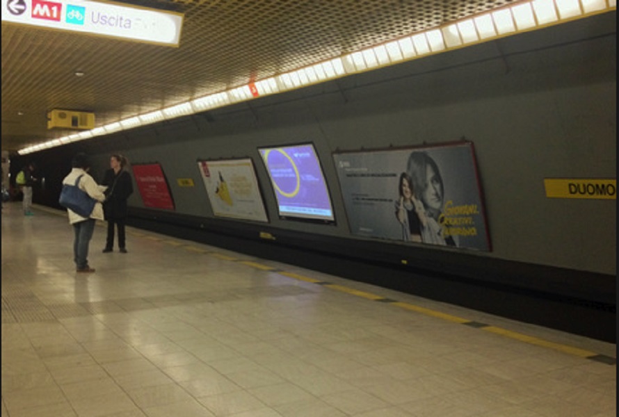 Milano, due controllori aggrediti con le forbici in metro