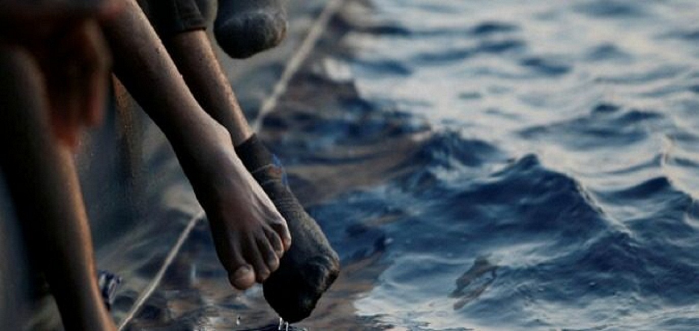 Migranti, fermato barcone nel Mar Nero: ora i profughi sbarcano in Romania