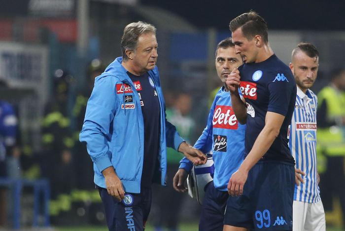 Napoli, Milik infortunato. Maurizio Sarri: "Terreno di gioco indegno"