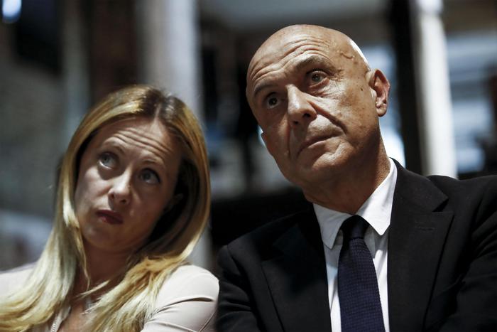 Marco Minniti ad Atreju, applausi e qualche fischio. "Forse mi scambiate per Crozza"