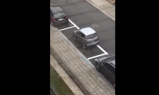 YOUTUBE Il parcheggio peggiore di sempre... con una microcar