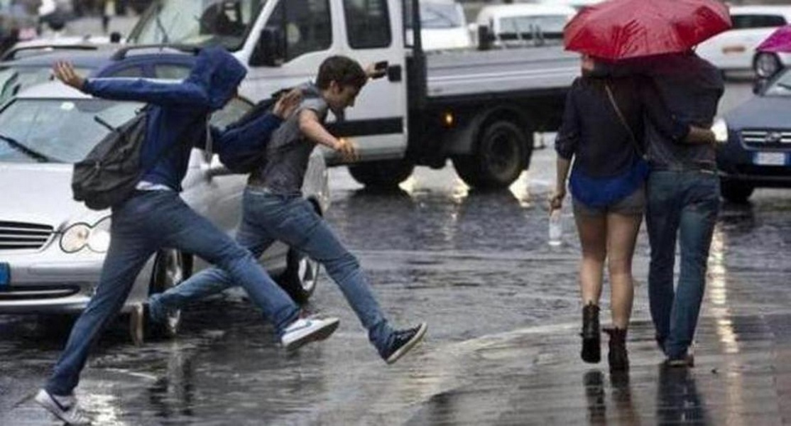 Meteo, in arrivo nubi e pioggia anche al sud: temperature in calo