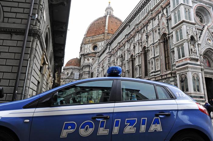 Firenze, figlia di 13 anni segregata in casa: promessa in sposa per 15mila euro