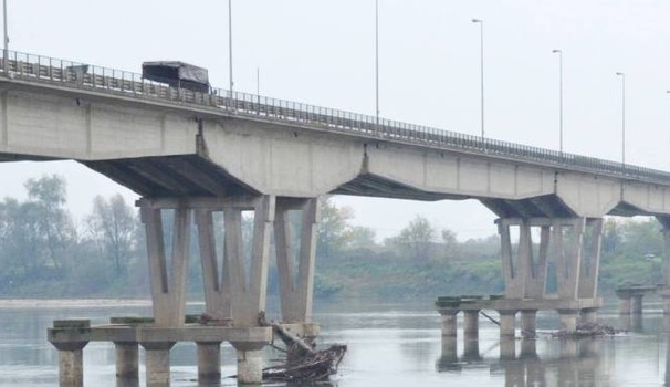 Ponte chiuso sul Po tra Casalmaggiore (Cremona) e Colorno (Parma): rischio crolli