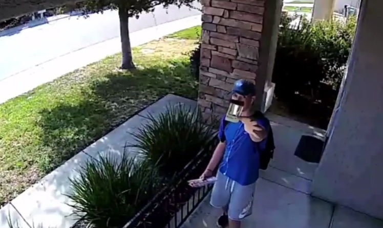 YOUTUBE Non apre allo sconosciuto, ma il ragazzo voleva restituire 1500 dollari