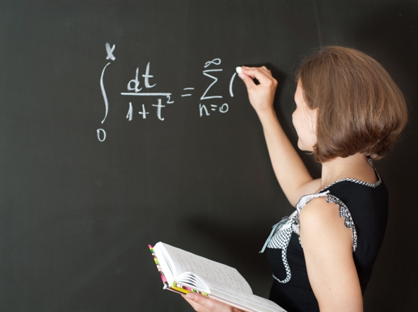 Sebino (Brescia), scandalo a scuola: prof si innamora della madre di un alunno