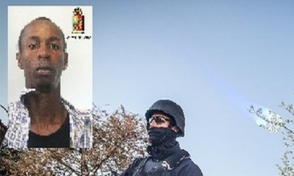 Inneggia alla jihad e viene arrestato e rilasciato. E torna a picchiare gli agenti