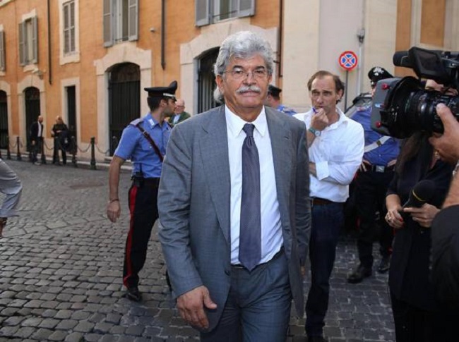 Kim Jong Un scherza che fa bene al cuore. E' l'ultima battuta di Razzi e non fa più ridere