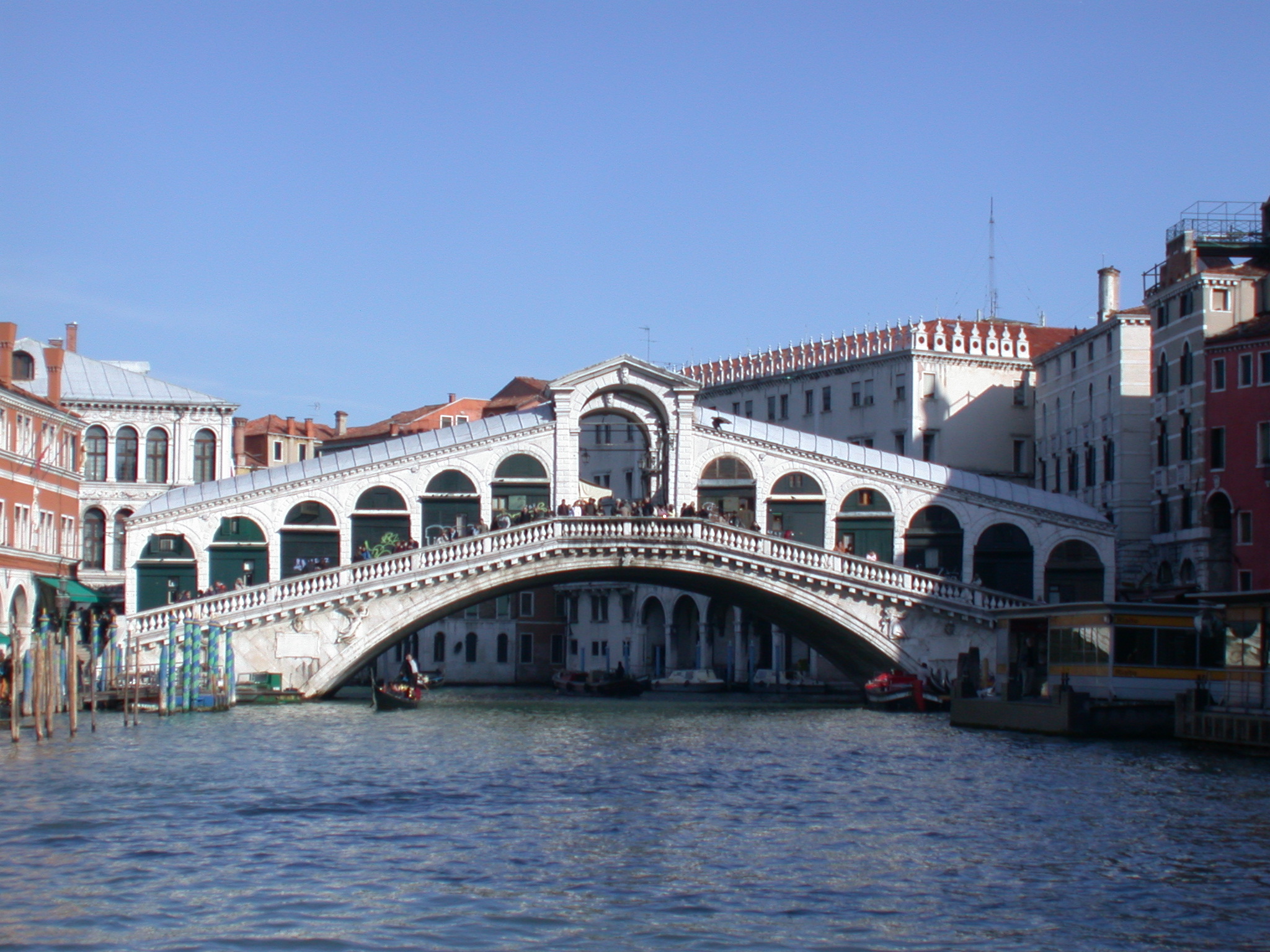 Venezia, ladro di 12 anni scoperto minaccia: "Vecchio, te la facciamo pagare"