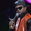 R. Kelly, ex groupie lo accusa: "Avevo 16 anni, una donna mi ha addestrata per soddisfarlo"01
