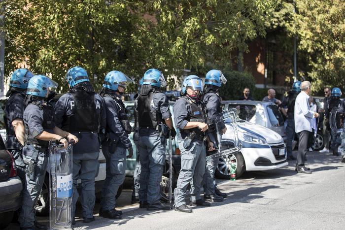 Trullo-Roma-Lazio, là dove il caccia lo straniero dalla casa popolare è razzismo (e racket)