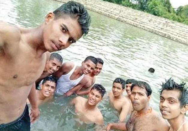 NOTATE NIENTE DI STRANO IN QUESTA FOTO? NESSUNO SE NE ACCORGE MA...